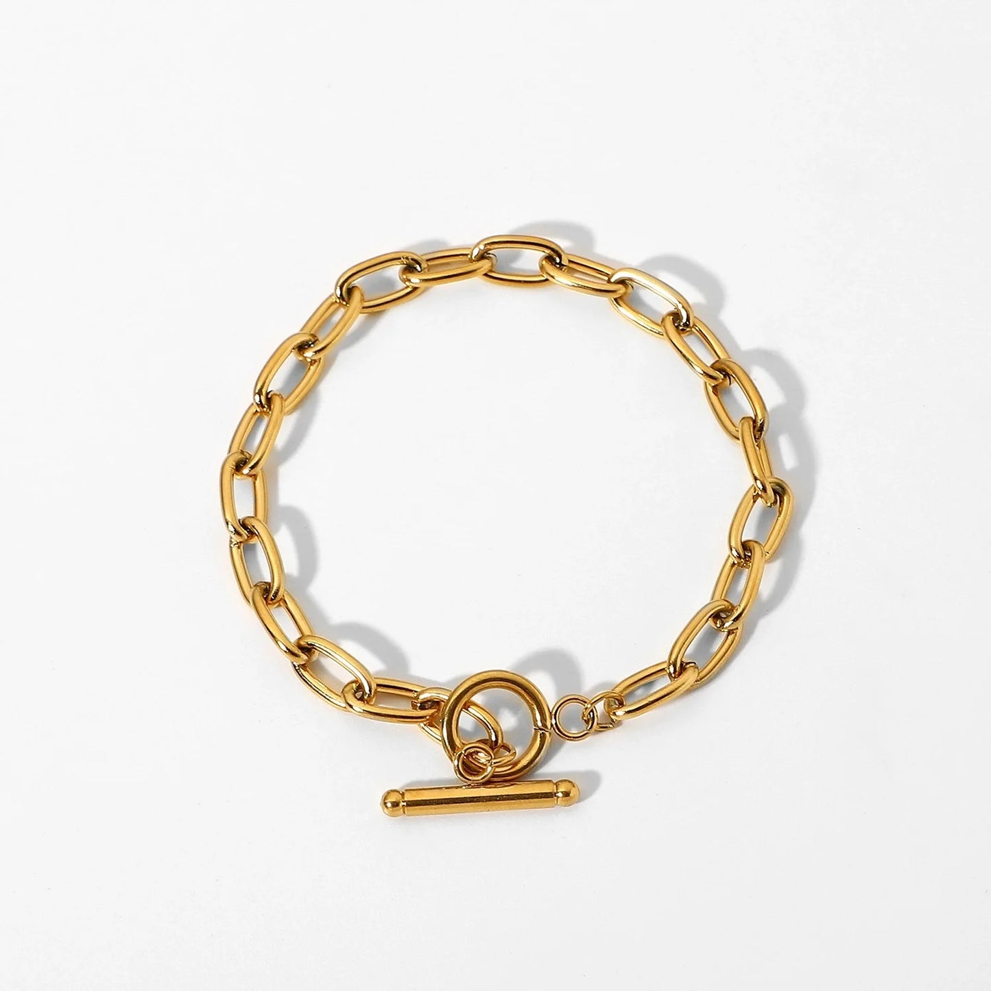 Gold stacked chain bracelet with toggle clasp on white background from A minha loja