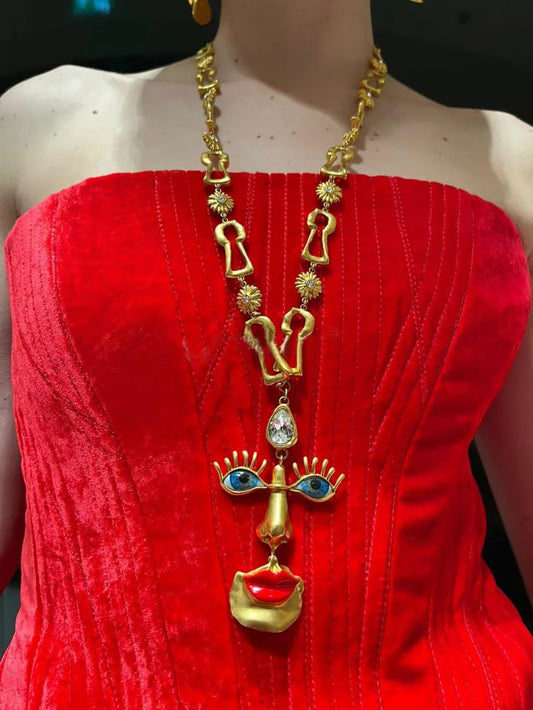 Baroque Style Metal Eyes With Red Lips Pendant Necklace